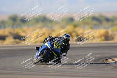 media/Nov-19-2023-CVMA (Sun) [[1f3d1b7ccb]]/Race 17 Amateur Supersport Middleweight/